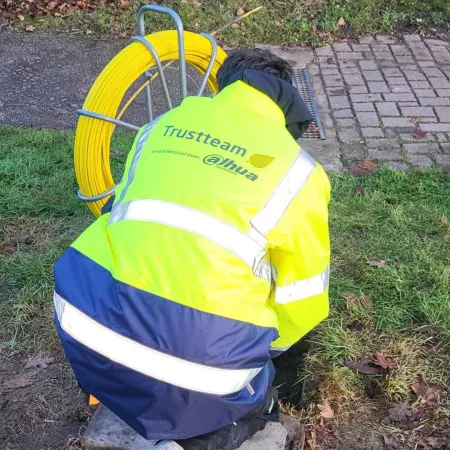 technicien Trustteam en intervention dehors 
