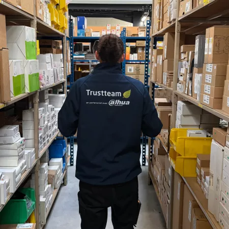 technicien Trustteam  dans le stock 